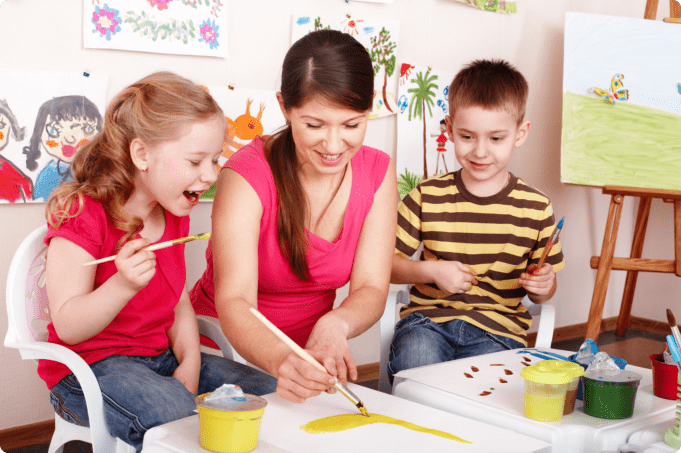 children painting